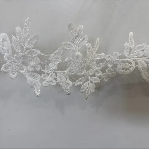 Bridal kit: White Bride Robe + Short Veil - Picture 8 of 14